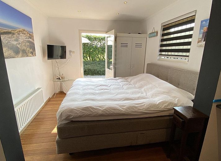 VZ735 Apartment Renesse bietet eine einladende Terrasse im sonnigen Zeeland.