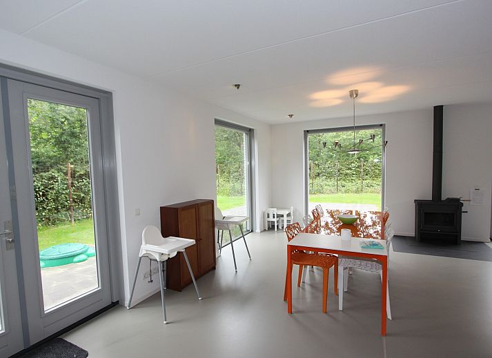 Cozy outdoor area of Family House Bremweg 22 in Renesse, ideal for relaxing in nature.