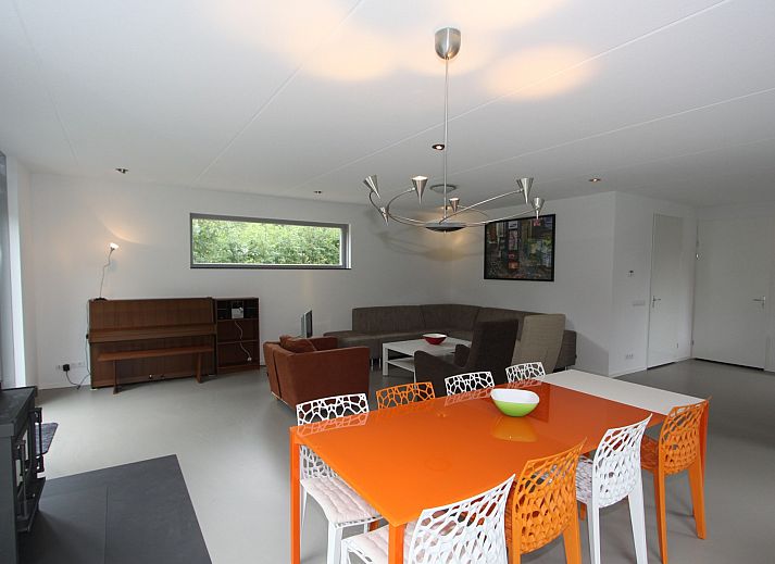 Cozy outdoor area of Family House Bremweg 22 in Renesse, ideal for relaxing in nature.