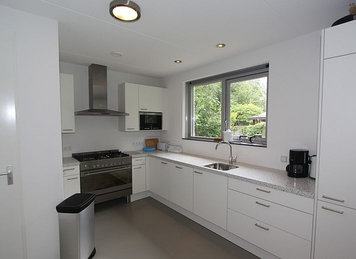 Cozy outdoor area of Family House Bremweg 22 in Renesse, ideal for relaxing in nature.