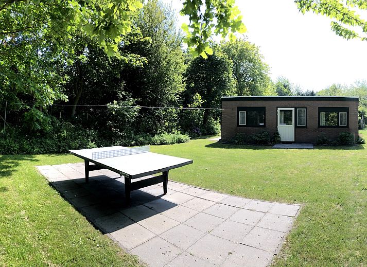 Spacious garden of Holiday bungalow Duinoord 22, De Meidoorn in Renesse, Schouwen-Duiveland, Zeeland with terrace and green view.