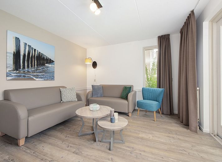 Komfort 4 Bungalow in Renesse, Schouwen-Duiveland, Zeeland mit sonnigem Garten und modernem Look, ideal fuer einen entspannten Urlaub.