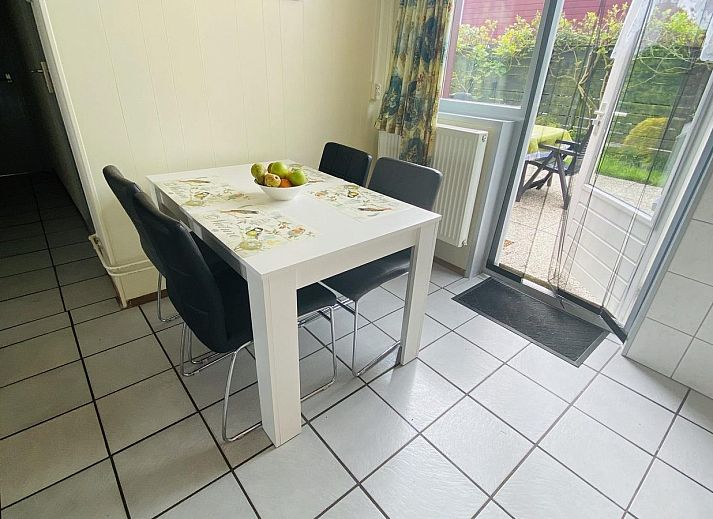 Gezellige buitenruimte bij VZ182 Vakantiehuis Kerkwerve in Zeeland.