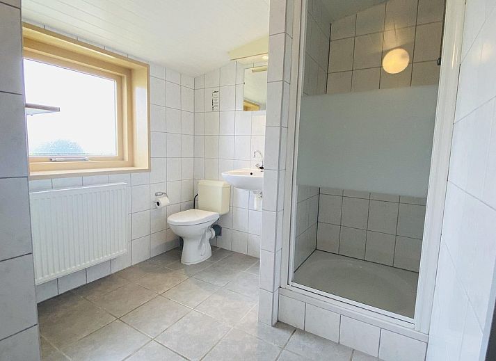 Groene tuin bij VZ182 Vakantiehuis Kerkwerve in Schouwen-Duiveland.