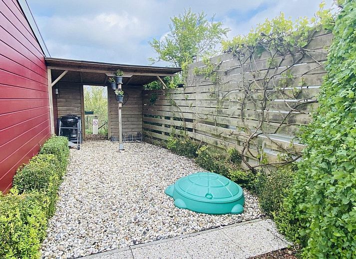 Ruime woonkamer in VZ182 Vakantiehuis Kerkwerve, Zeeland.