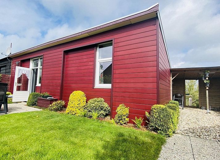 Ruime woonkamer in VZ182 Vakantiehuis Kerkwerve, Zeeland.