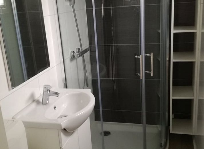 Veranda van Vakantiehuisje in Kerkwerve, ideaal voor ontspanning in Zeeland.