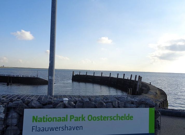 Moderne keuken in Vakantiehuisje in Kerkwerve, perfect voor koken in Zeeland.