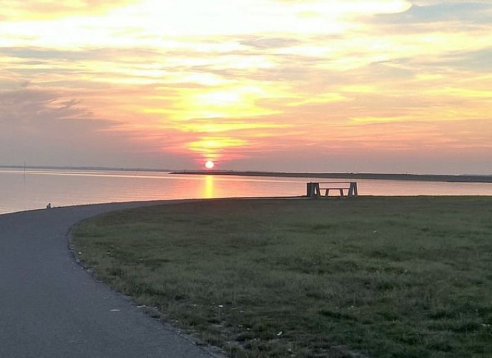 Moderne keuken in Vakantiehuisje in Kerkwerve, perfect voor koken in Zeeland.