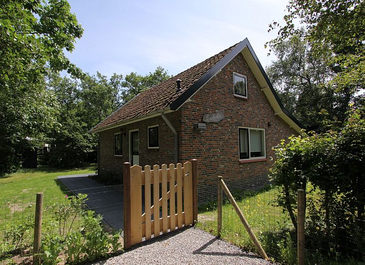 Ferienhaus Acacialaan 19, Liselotte, in Nieuw-Haamstede, umgeben von gruener Natur und Stille.