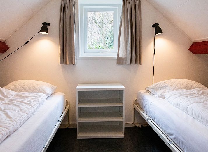 Helle Einrichtung des Ferienhauses Liselotte, Nieuw-Haamstede, mit modernen Moebeln.