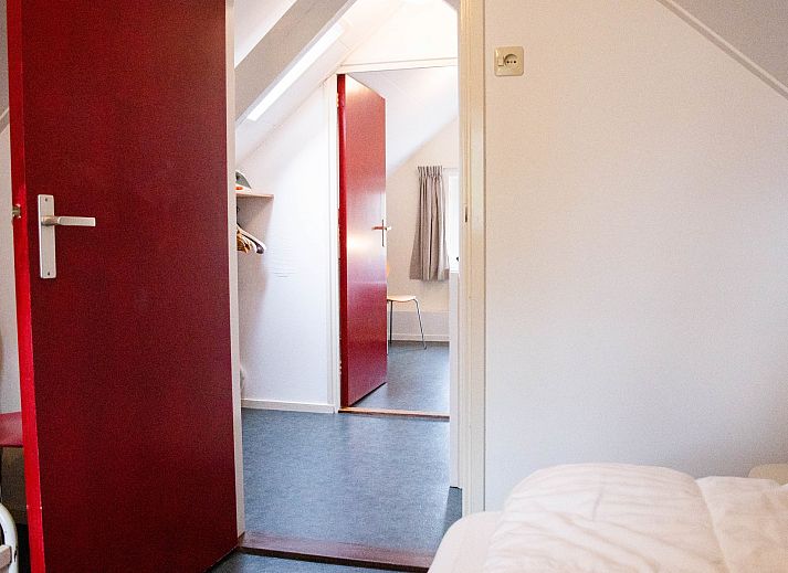 Helle Einrichtung des Ferienhauses Liselotte, Nieuw-Haamstede, mit modernen Moebeln.