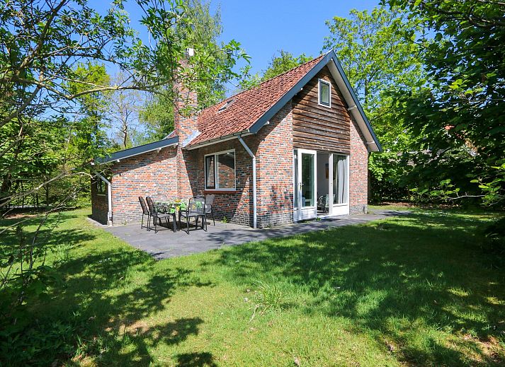 Helle Einrichtung des Ferienhauses Liselotte, Nieuw-Haamstede, mit modernen Moebeln.