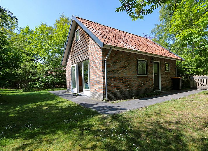 Helle Einrichtung des Ferienhauses Liselotte, Nieuw-Haamstede, mit modernen Moebeln.