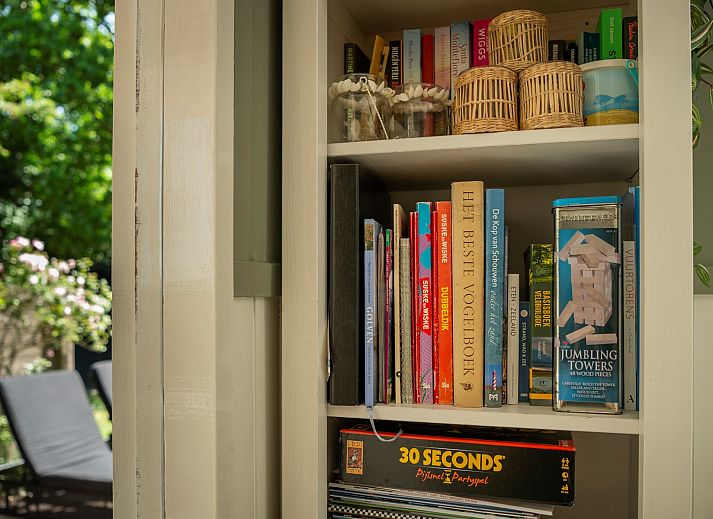 Ueberdachter Sitzbereich des Ferienhauses Poplar Avenue 21, Lodge to Lounge, mit Blick auf den Garten.