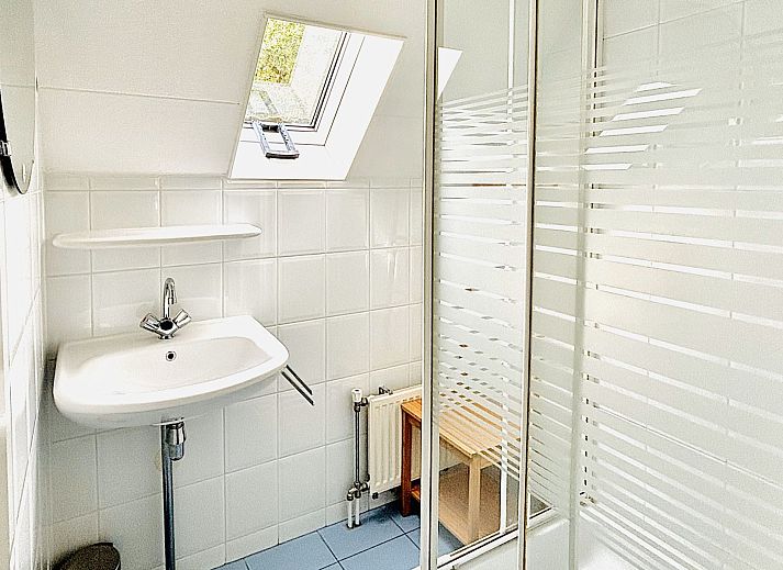 Detail der gemuetlichen Sitzecke auf der Veranda des Familienhauses Populierenlaan 5 in Nieuw-Haamstede.