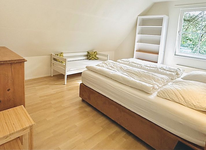 Detail der gemuetlichen Sitzecke auf der Veranda des Familienhauses Populierenlaan 5 in Nieuw-Haamstede.