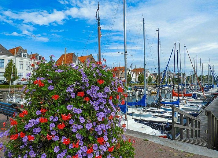 Modern decor in the living room of VZ786 Holiday home Brouwershaven, perfect for a comfortable stay in Zeeland.