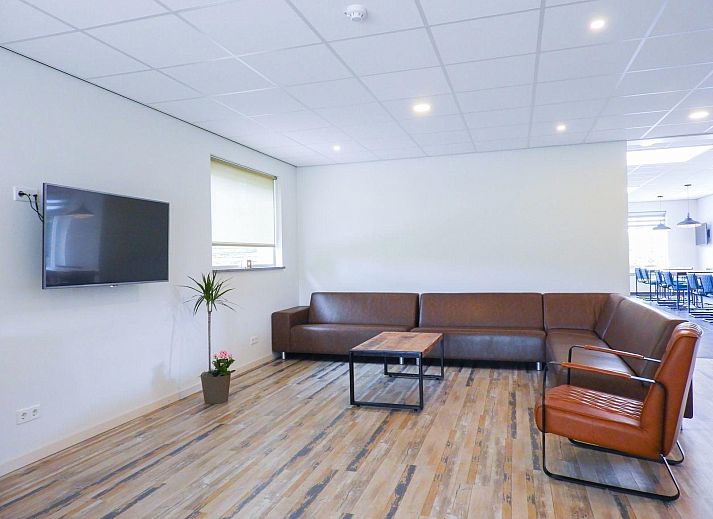 VZ272 Groepsaccommodatie Ellemeet, vakantiehuis in Zeeland, met groene tuin en terras voor buitenactiviteiten.