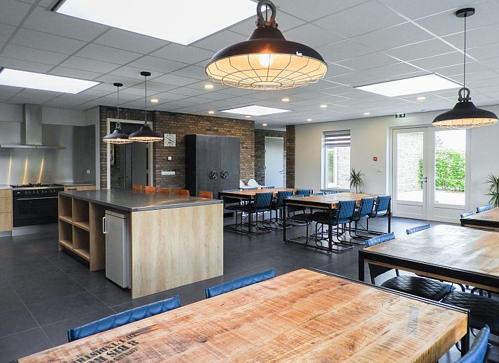 VZ272 Groepsaccommodatie Ellemeet, vakantiehuis in Ellemeet, met schaduwrijke tuin en picknickfaciliteiten.