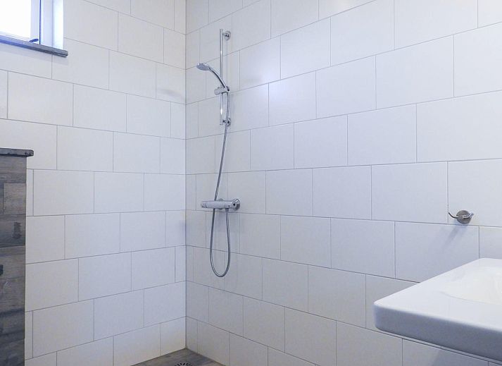 VZ272 Groepsaccommodatie Ellemeet, vakantiehuis in Zeeland, met terras en uitzicht op het omliggende landschap.