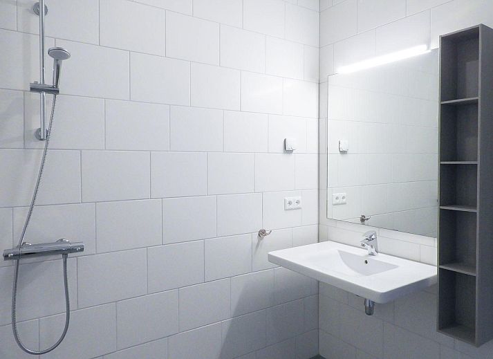 VZ272 Groepsaccommodatie Ellemeet, vakantiehuis in Zeeland, met terras en uitzicht op het omliggende landschap.