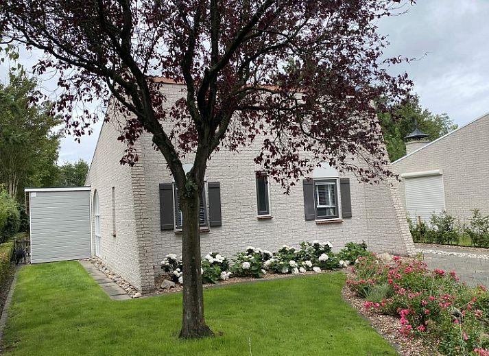 Enjoy the serene waterfront terrace at vacation home Zeelandmuschel in Den Osse, Schouwen-Duiveland, Zeeland.