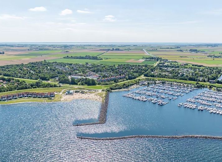 Cozy children's room with two beds in vacation home Zeelandmuschel, Den Osse, Schouwen-Duiveland, Zeeland.