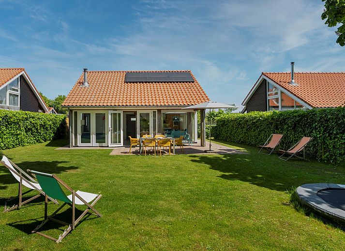 Vacation home Westerduyn 7 Erica in Westenschouwen with spacious garden and terrace in Zeeland.