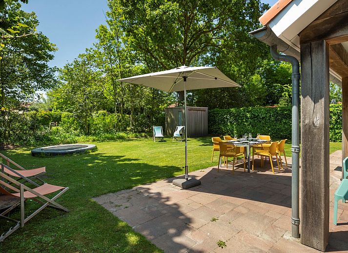 Vacation home Westerduyn 7 Erica in Westenschouwen with spacious garden and terrace in Zeeland.