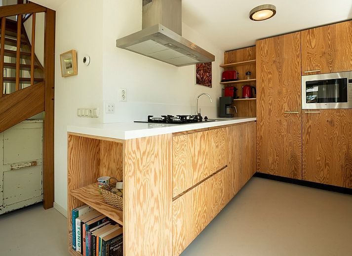 Vacation home Westerduyn 7 Erica in Zeeland with trampoline and green surroundings.