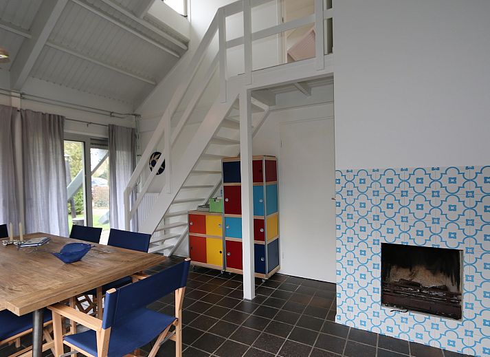 Ferienhaus Schouwse Stee 3 in Westenschouwen mit Sonnenschirm und Gartentisch