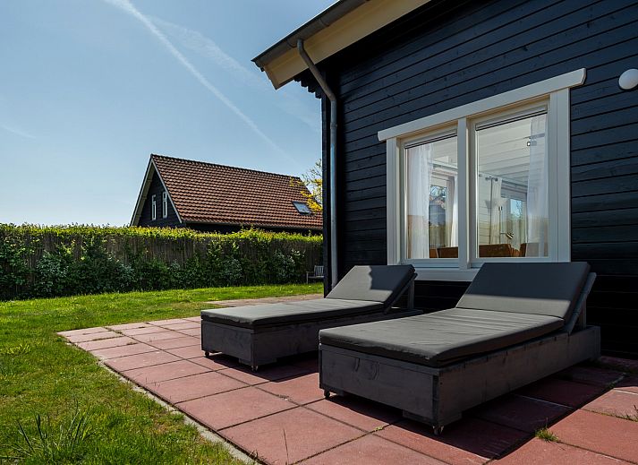 Gemuetliches Wohnzimmer des Ferienhauses Scalde Oort 43 Duinzigt in Westenschouwen, mit komfortabler Sitzecke in Zeeland.