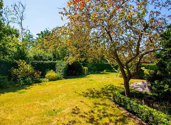 Vacation home Salvatorhoeve 91 in Ouwerkerk, a charming vacation home with green garden in Schouwen-Duiveland, Zeeland.