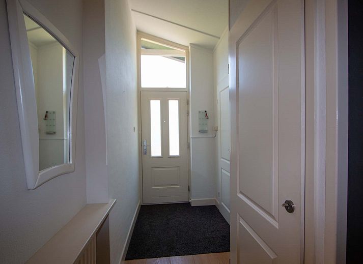 Modern vacation home Vakantiewoning Salvatorhoeve 91, located in the serene surroundings of Ouwerkerk, Schouwen-Duiveland, Zeeland.