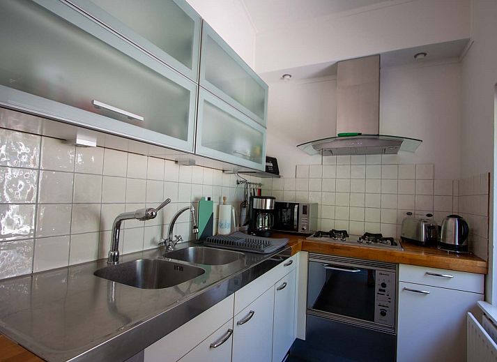 Modern vacation home Vakantiewoning Salvatorhoeve 91, located in the serene surroundings of Ouwerkerk, Schouwen-Duiveland, Zeeland.