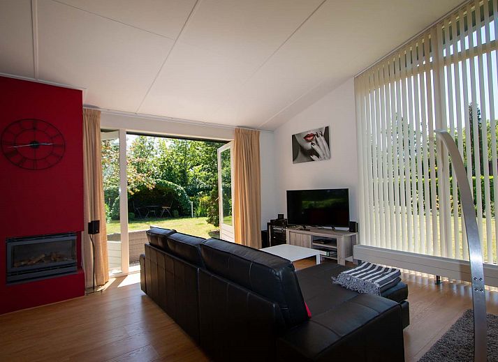 Modern vacation home Vakantiewoning Salvatorhoeve 91, located in the serene surroundings of Ouwerkerk, Schouwen-Duiveland, Zeeland.