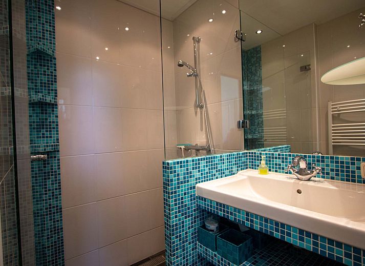 Sunny garden with deck chairs at Holiday home Salvatorhoeve 91 in Ouwerkerk, ideal for a relaxing stay in Zeeland.