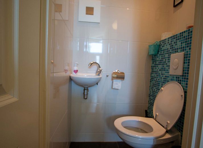 Sunny garden with deck chairs at Holiday home Salvatorhoeve 91 in Ouwerkerk, ideal for a relaxing stay in Zeeland.