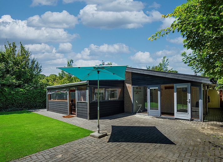 Verblijf 603410 • Bungalow Schouwen-Duiveland • Vakantiewoning Salvatorhoeve 4, "The green green grass"