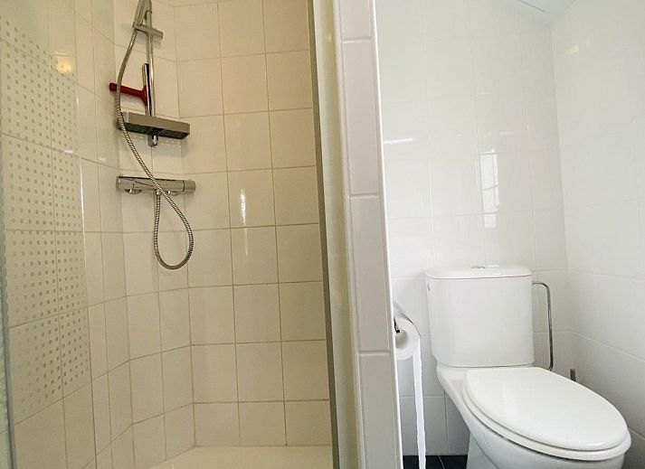 Luxurioese Terrasse in der VZ538 Lodge Ouwerkerk, Ferienunterkunft in Zeeland.