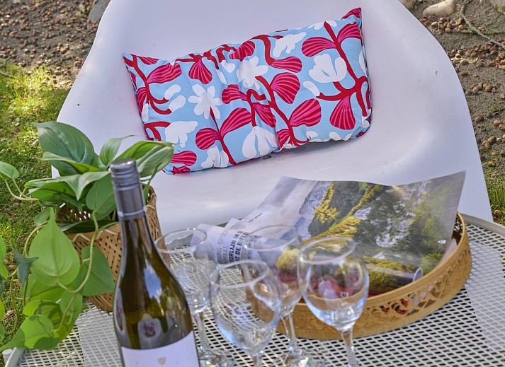 Lichte woonkamer van Sunseeker vakantiehuis in Goedereede, Schouwen-Duiveland, Zeeland.