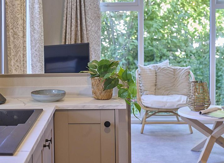 Comfortabele bank in Sunseeker chalet, Goedereede, Schouwen-Duiveland, Zeeland.