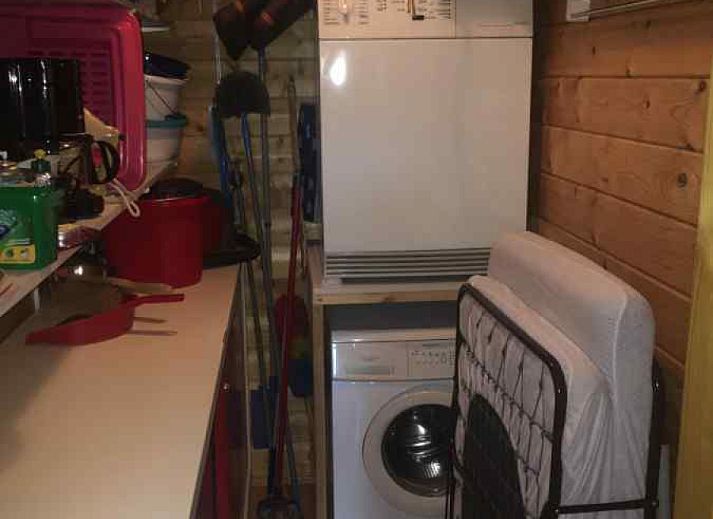 Geniessen Sie die sonnige Veranda des Ferienhauses ZE476 in Sint-Annaland, Tholen, Zeeland.