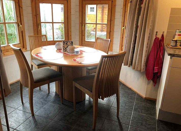 Geniessen Sie die sonnige Veranda des Ferienhauses ZE476 in Sint-Annaland, Tholen, Zeeland.