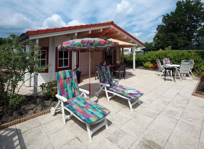 Modernes Badezimmer im Ferienhaus ZE476 in Sint-Annaland, Tholen, Zeeland.