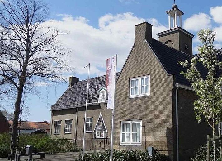 Praktischer Hauswirtschaftsraum mit Waschmaschine im Ferienhaus ZE476 in Sint-Annaland, Tholen, Zeeland.