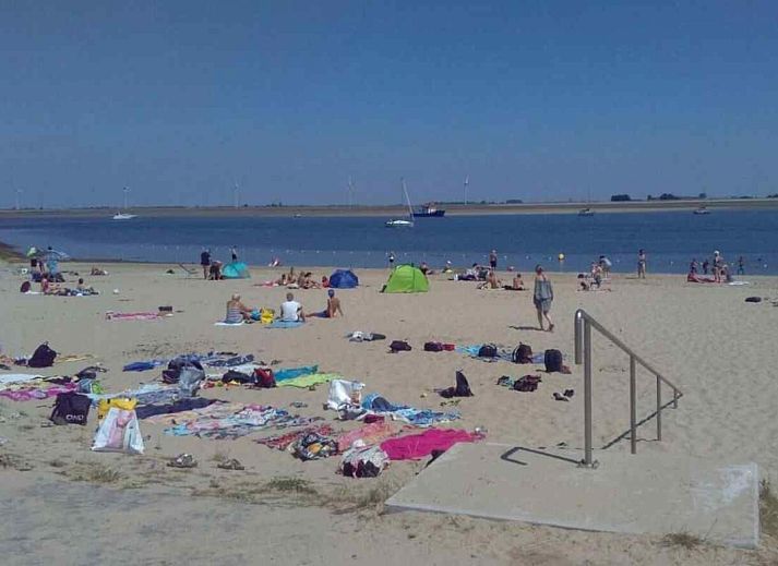 Praktischer Hauswirtschaftsraum mit Waschmaschine im Ferienhaus ZE476 in Sint-Annaland, Tholen, Zeeland.