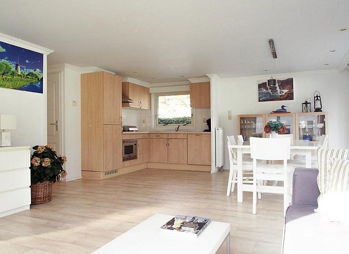 Gemuetliches Wohnzimmer in VZ1081 Vakantiewoning Sint-Annaland, ideales Ferienhaus in Tholen, Zeeland.