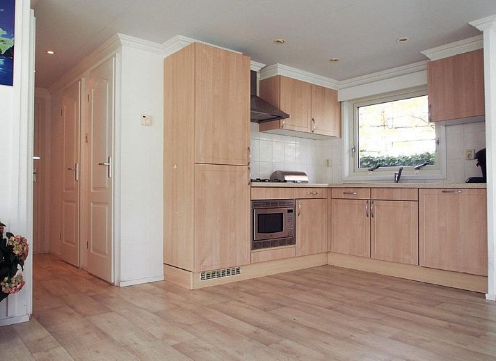 Gemuetliches Wohnzimmer in VZ1081 Vakantiewoning Sint-Annaland, ideales Ferienhaus in Tholen, Zeeland.